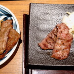 Gyuutan To Wagyuu Yaki Aoba - 左は”通常の牛たんと牛カルビセット”、右は”牛たんを特上に変更”したものです。