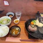 ハンバーグ食堂 榎本よしひろ商店 - セット全体