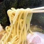 横浜家系ラーメン 中島家 - ラーメン、麺リフトアップ