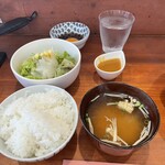 ハンバーグ食堂 榎本よしひろ商店 - (ご飯、サラダ、お味噌汁、一口カレー、付けダレ)