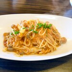 ピッツエリアバール　CACTUS　D'ORO - キノコとツナのトマトソース　バター風味　スパゲッティー