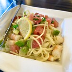 ピッツエリアバール　CACTUS　D'ORO - 小エビとアボガドの冷製ペペロンチーノ　生パスタ（乾麺パスタに変更）