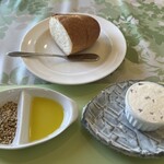 トミズダイナー - バケット・ガーリックバター・デュカ＆オリーブオイル