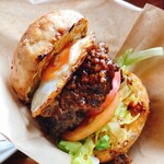 クロコダイル・ダイナー - ハンバーガー・デミきのこ+目玉焼き