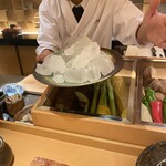 天ぷら 銀座おのでら - 岩塩を削って天ぷらに
