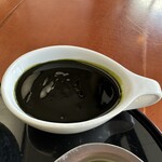 215614553 - 【2023.8.27(日)】あずき抹茶かき氷600円の抹茶シロップ
