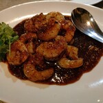 海南鶏飯食堂2 - 海老のブラックペッパーソース炒め
