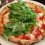 ピッツェリア ゼータ ドゥエ - 新鮮ルッコラたっぷり