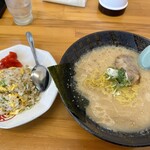 ラーメンさんぱち - チャーハンセット(とんこつ)980円