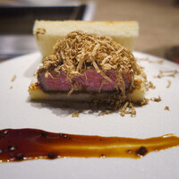 USHIGORO S. SHINJUKU - シャトーブリアンとトリュフカツサンド