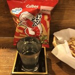 麹町いづみや しろ - 甲子 みちしるべ 限定品 純米吟醸、カルビーかっぱえびせん
