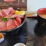 Katsuura Gyokou Nigiwai Ichiba - まぐろ丼