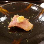 あま木 - 羅臼の鰤づけ、辛味大根、振り柚