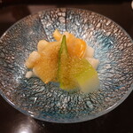 あま木 - 蝦夷石影貝炙り、冬瓜、オクラ、ずいき