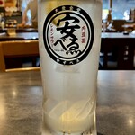 Nikudoufu To Remon Sawa Taishuu Shokudou Yasubee - 自家製の塩レモンシロップで作る安べゑレモンサワー199円