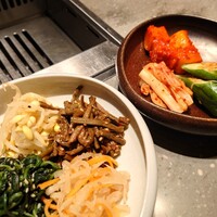 焼肉うしごろ 横浜店 - ナムル盛合せ、キムチ盛合せ