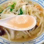 横濱 一品香 - 「元祖絶品たんめん」スープ