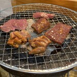 炭火焼肉ホルモン 横綱三四郎 - 