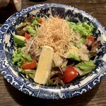 とっくり - アボカドとアンチョビのサラダ。