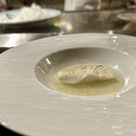 銀座うかい亭 - スズキは蒸し焼きし爽やかなバターソースで