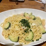 窯ＭＡＲＵ - 細めのパスタに、しっかり乳化させたガーリックオイルがよく絡んでる。麺の硬さはやや柔らかめ。