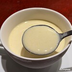 ガストロ スケゴロウ - 白い玉蜀黍ピュアホワイトが使われており甘く美味