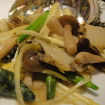 新中国料理 HARAKAWA - 黒鮑と黄韮の塩ソース炒め