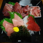 Tsukiji Nakajima Suisan - 自宅でクロ鮪と鰹を持ってみました。旨そうでしょ？