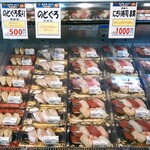 Kakujougyorui - 寿司類の並ぶ冷蔵ショーケース