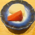 鮨 一二郎 - べったら漬、赤かぶ酢漬け