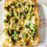 ローゼンブルク - ガーリック枝豆バジルトースト