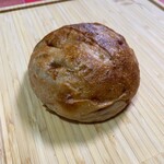 zacro - いちじくとメープルシロップとくるみのパン315円