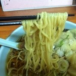 Aji Ichiban - つるつるした中太麺