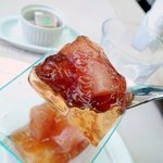 アルチザン・パティシエ・イタバシ - 下には、桃のライン漬けがありました。