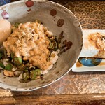 タイニーカフェ - 納豆丼煮卵付き・冷奴