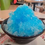 ファーストキッチン - ソフトクリーム入りかき氷　ブルーハワイ＠￥250円