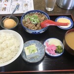 一本杉 - もつ煮定食（600円）