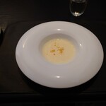 ベルエキップ - ◯淡い玉蜀黍のクリームソース
      このスープもスペシャリテとなる