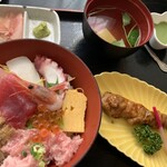 魚のいち幸 - 海鮮丼焼き鳥セット1350円