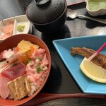 魚のいち幸 - 海鮮丼焼き魚セット1350円