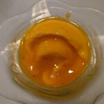 ベルエキップ - マンゴーのアイスクリームにマンゴーのソース。
      下には生クリームと卵黄を使われてる
      クリーム感と厚み感のあるカスタードが敷かれてる