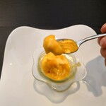 ベルエキップ - 爽やかな酸味あるマンゴーソースとアイスクリームと
      円味あるカスタードとの対比が面白くて美味しい