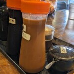 海鮮丼てんや - 奥に山葵