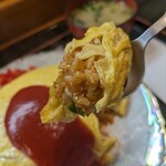 吉ひろ - 味わい深いチキンライス、卵もフワフワ
