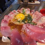 海鮮丼てんや - そこに山葵を溶いた胡麻ダレをかけて…