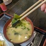 吉ひろ - 具はワカメと小ネギと豆腐