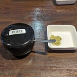 海鮮丼てんや - 山葵を小皿へ