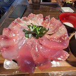 海鮮丼てんや - 真鯛、マグロ、カンパチ、胡麻ブリの刺し身が各4枚