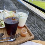 道の駅 ちはやあかさか - アイスコーヒーと、いちごミルク