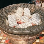 Yakiniku Nikubei - 炭はやっぱり美味しいです。